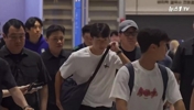 严密保护！孙兴慜返回韩国，被严密的安保护送至仁川机场外